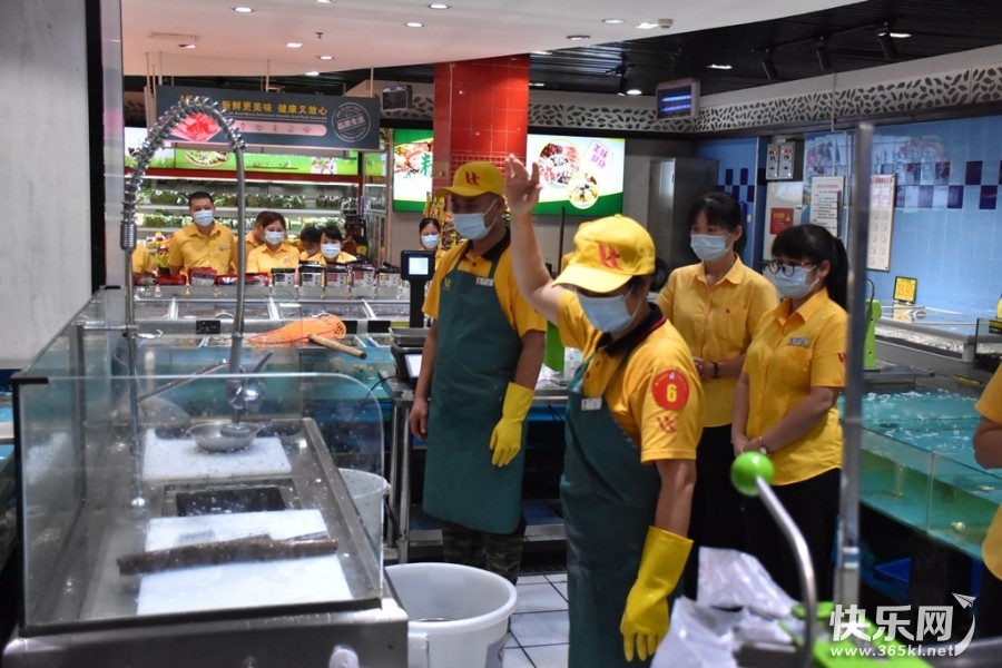 选手示意准备好，可以开始了.jpg