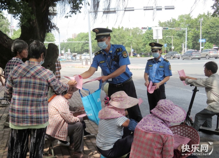 向群众宣传1.JPG