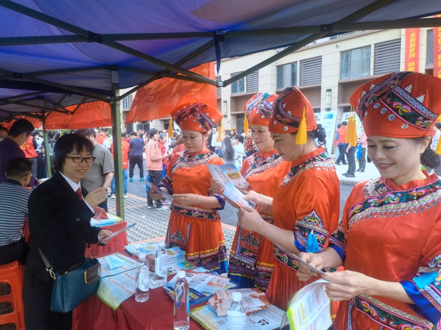 港北法院：三月三送法进社区 法治文化润民心 (4).jpg