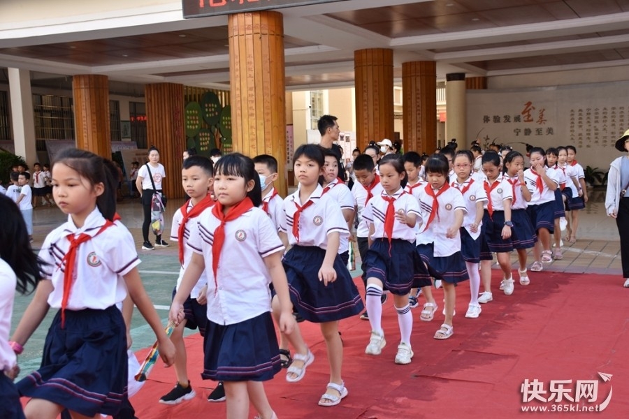 154037g91899v51n9fbsff.jpg